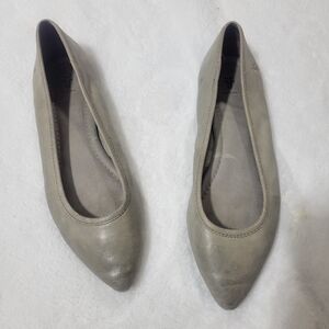 Frye Regina Pointed Toe Flats leather color ash gray size 8